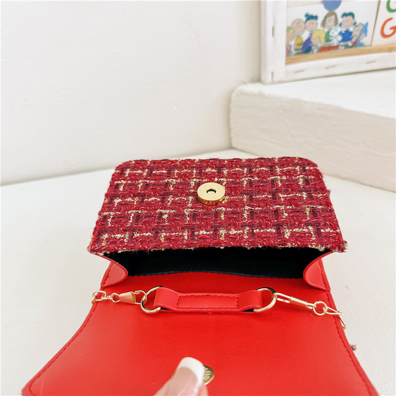Children's bag, stylish New Year red little girl princess single-shoulder bag, festive and fashionable bow, cute crossbody bag Application Scenario