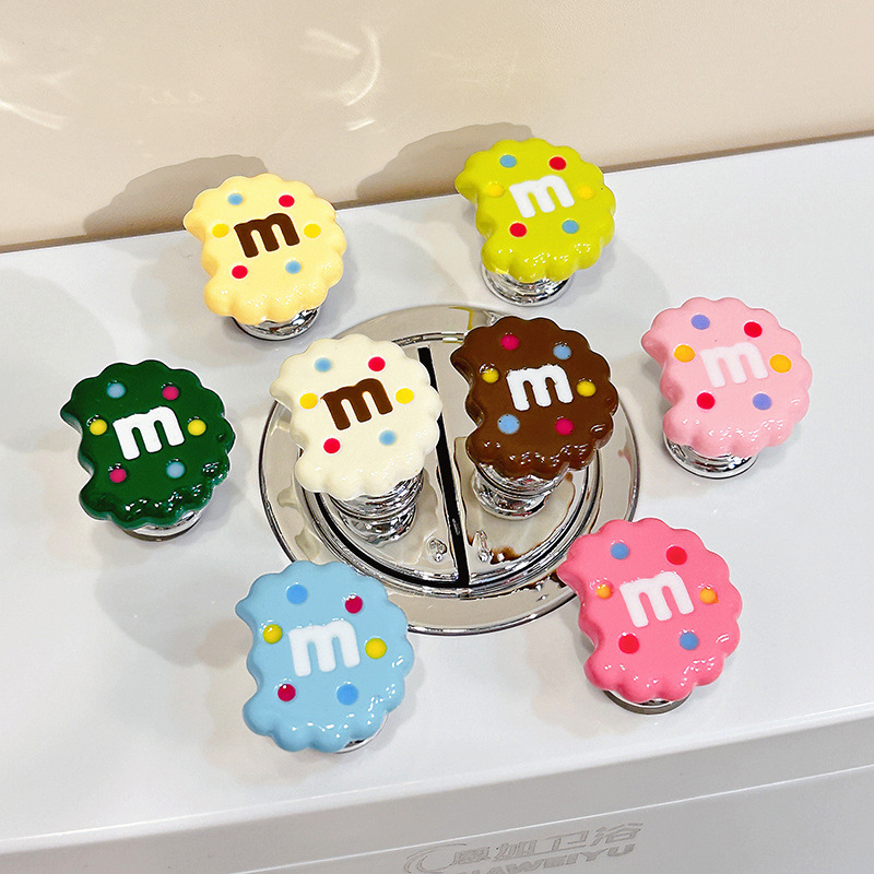 Cute cookie toilet press, long nail art special creative bathroom auxiliary toilet decoration wholesale full figure