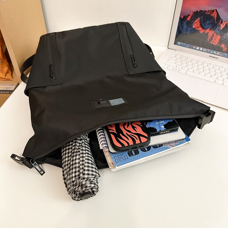WEPOWER's new men's casual backpack is a fashionable outdoor travel backpack and a schoolbag for junior and senior high school students Application Scenario