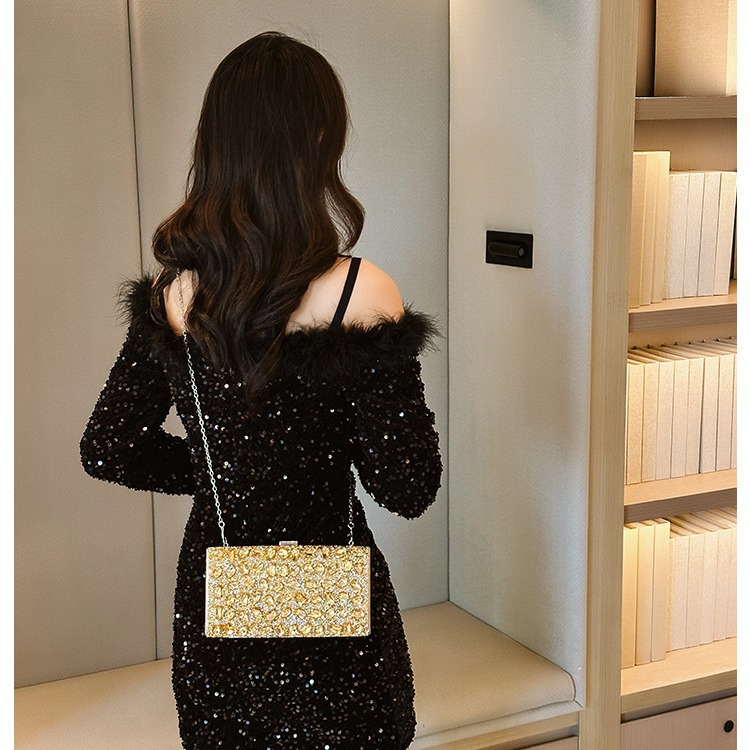 2025 New European and American cross-border square banquet and annual meeting dress with full diamonds and rhinestones, vacation-style clutch, single-shoulder women's bag Application Scenario