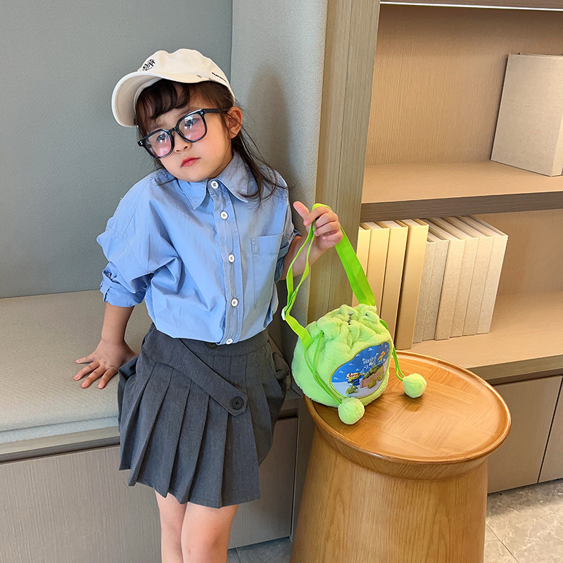 2023 New forest-style, fresh and cute plush bucket bag, cute girl cartoon drawstring doll bag, stylish crossbody bag Application Scenario