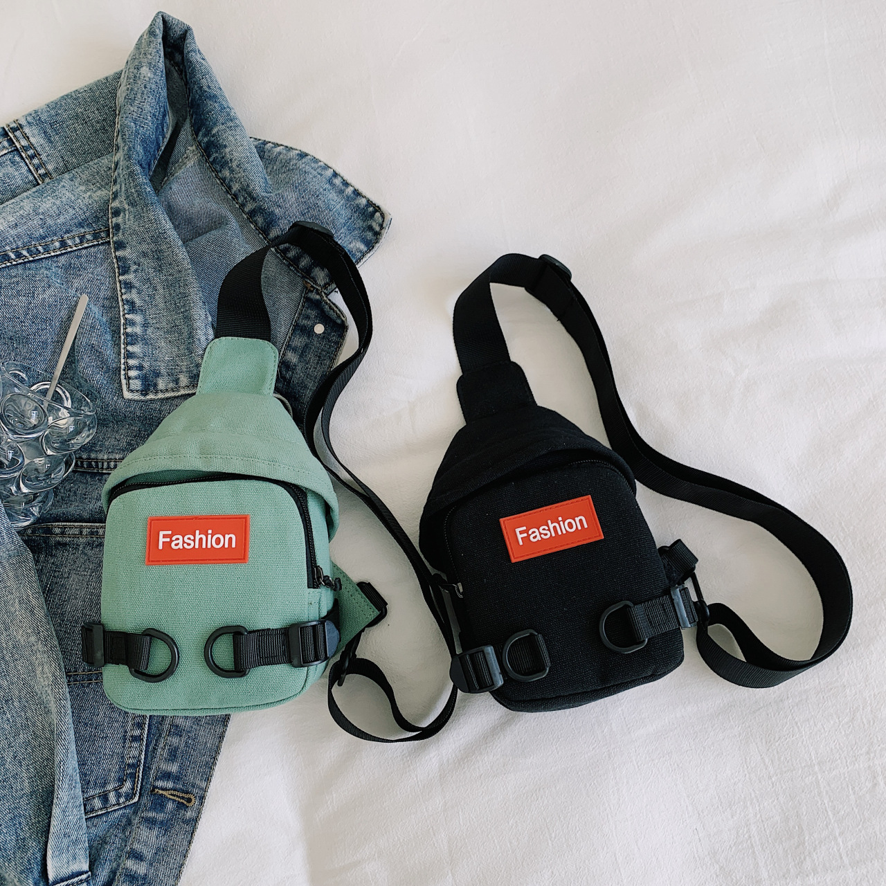 A new Japanese trendy canvas small bag for both men and women, a casual mobile phone chest bag, a lightweight crossbody canvas bag for women Specification drawing