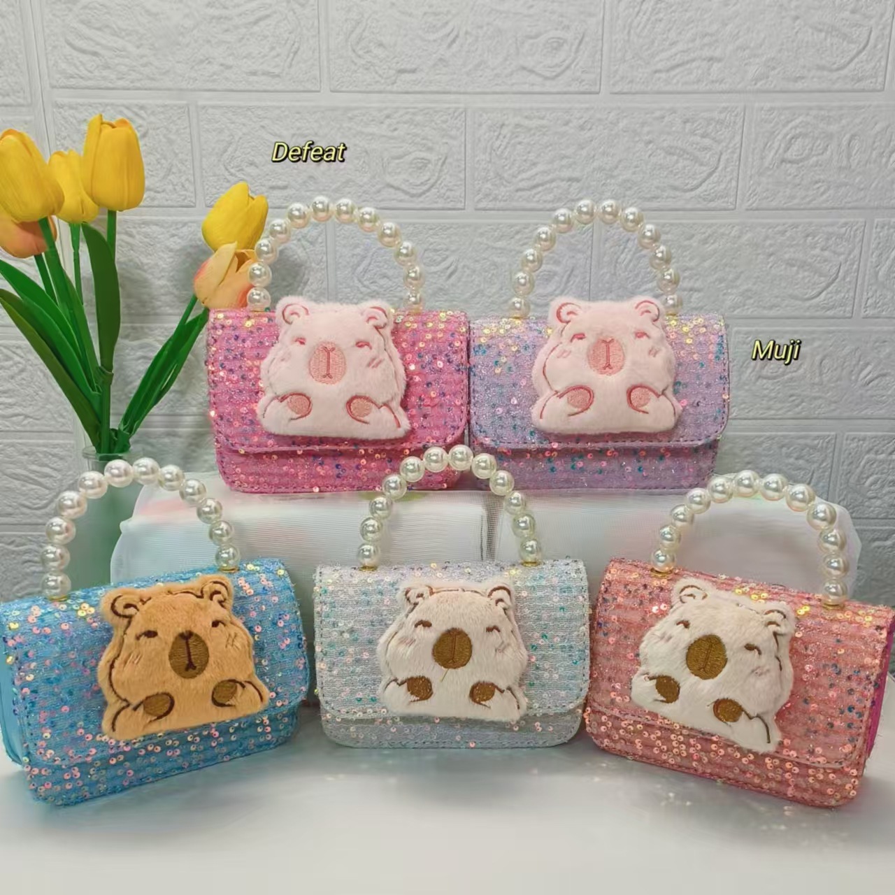 Capibara pearl handbag, cartoon children's bag, Little Chanel-style girl's loose change accessory bag, crossbody bag, small square bag Application Scenario