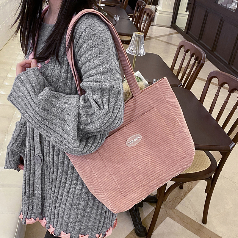 Retro and simple corduroy tote bag, large capacity bag, casual handbag, new autumn and winter single-shoulder crossbody underarm bag Specification drawing