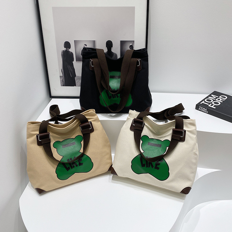 Large-capacity fashionable bags are selling well. New high-end style class bear canvas bags, student hand and shoulder tote bags for girls full figure