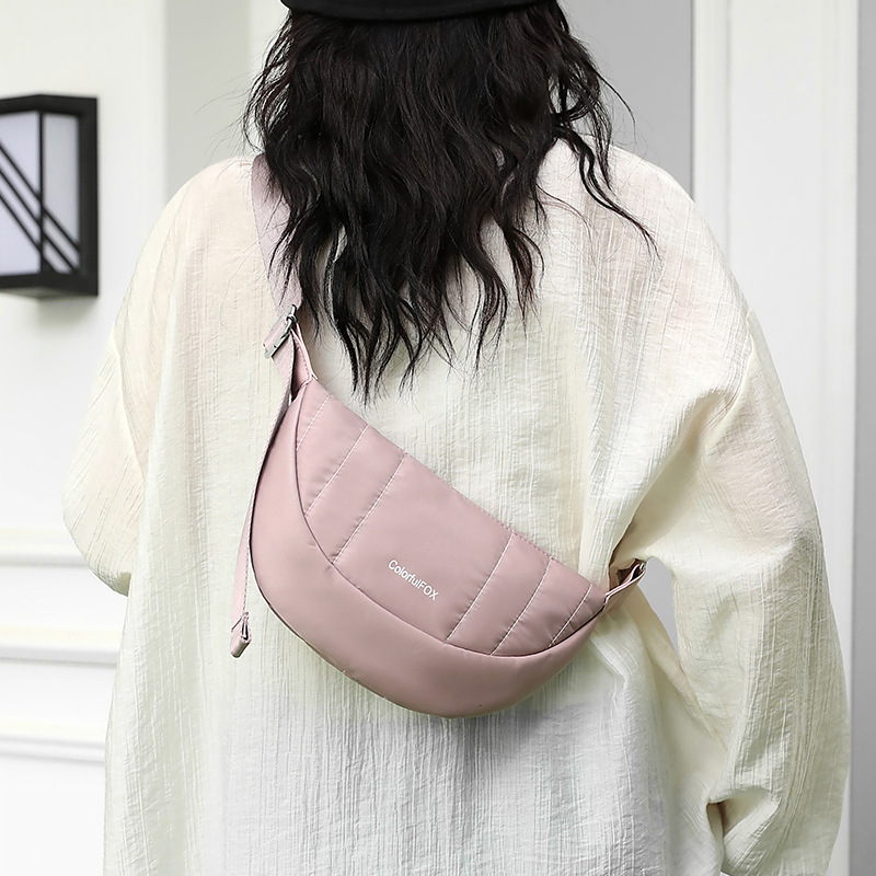Colorful Fox Korean version designer single-shoulder bag for women, fashionable and trendy single-shoulder bag, versatile and simple women's bag Application Scenario