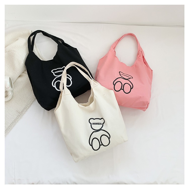 New Japanese-style cute canvas bag for students, large-capacity single-shoulder bag, a niche and versatile hand-held cloth bag for women, wholesale Application Scenario