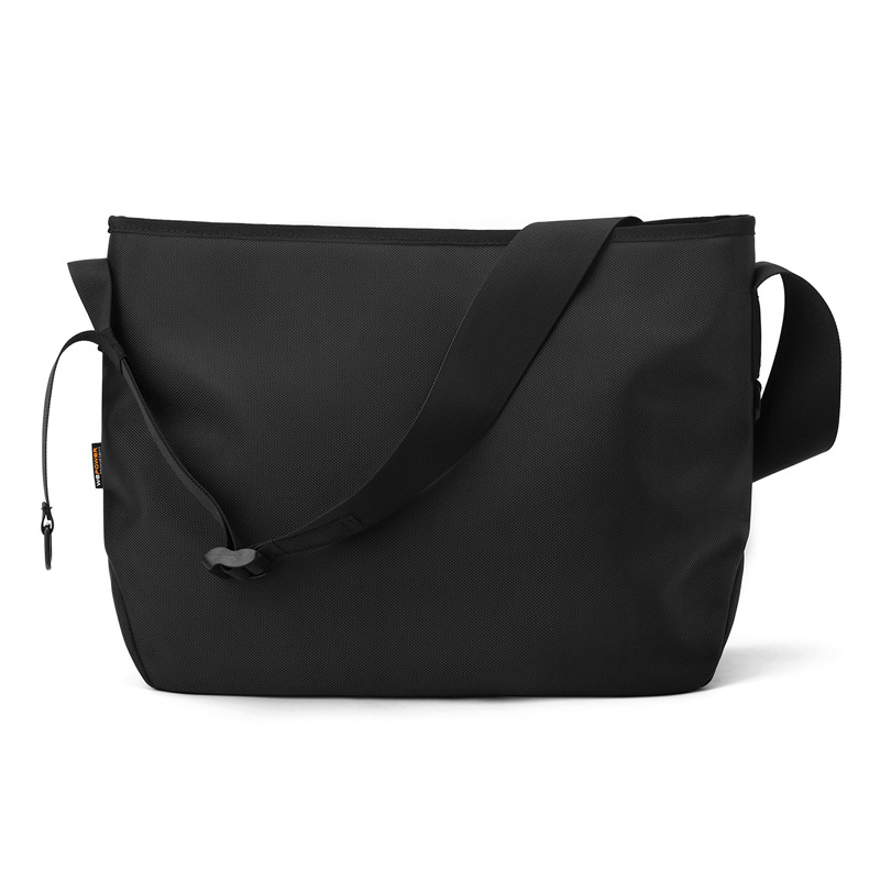 WEPOWER's new sports single-shoulder bag, travel crossbody small backpack, men's large-capacity commuter messenger bag Item Picture