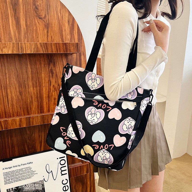 Large-capacity single-shoulder crossbody handbag, A4 for primary and secondary school students' after-school tutoring, cute cartoon interest class, super adorable crossbody bag Application Scenario