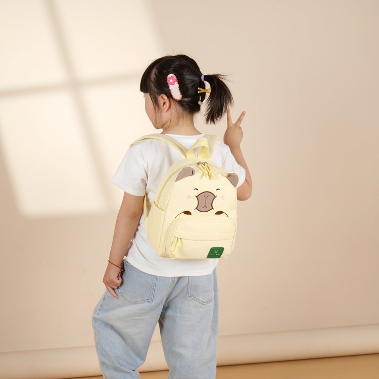 Cute color-blocking children's schoolbags, boys' double-shoulder bags for kindergartens, little girls' cartoonish lightweight backpacks for going out and swimming capybaras Application Scenario