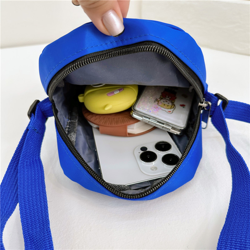 2023 Children's Casual crossbody Bag, New cartoon small crossbody bag for primary school students, portable mobile phone coin purse for boys' Outing Application Scenario