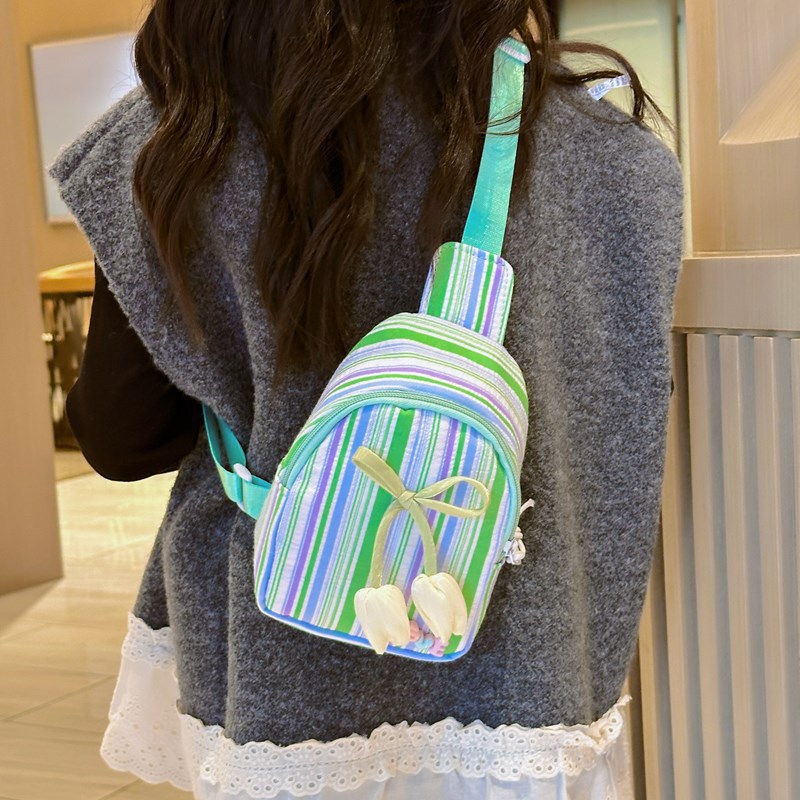 The manufacturer's cartoon letter children's chest bag, outdoor sports crossbody bag, new autumn and winter style grape girl single-shoulder bag Specification drawing