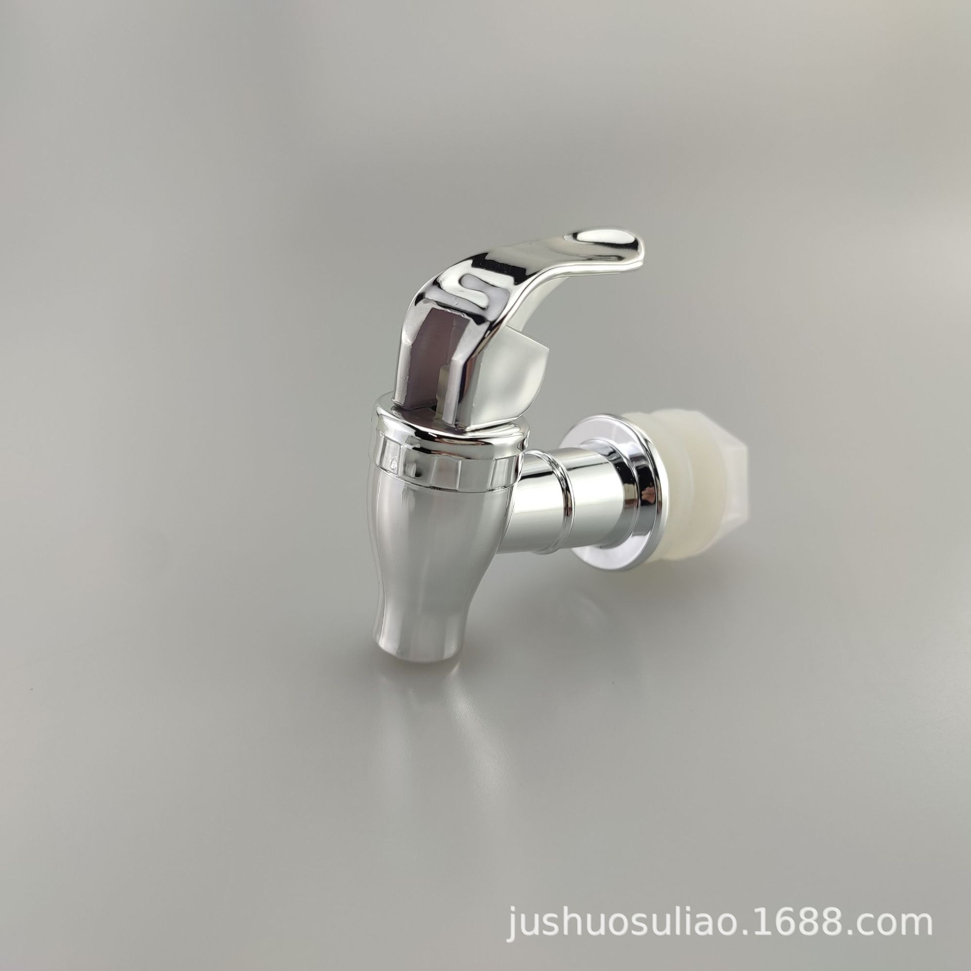 In-stock export cross-border juice buckets, plastic electroplated faucets with filters, beverage cans, wine bottles, wine buckets, faucets and spouts Application Scenario