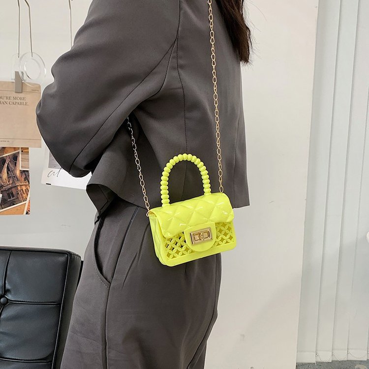 2025 New summer jelly bag, red envelope mini bag, hollowed-out diamond pattern children's bag, single-shoulder crossbody girls' small bag Application Scenario