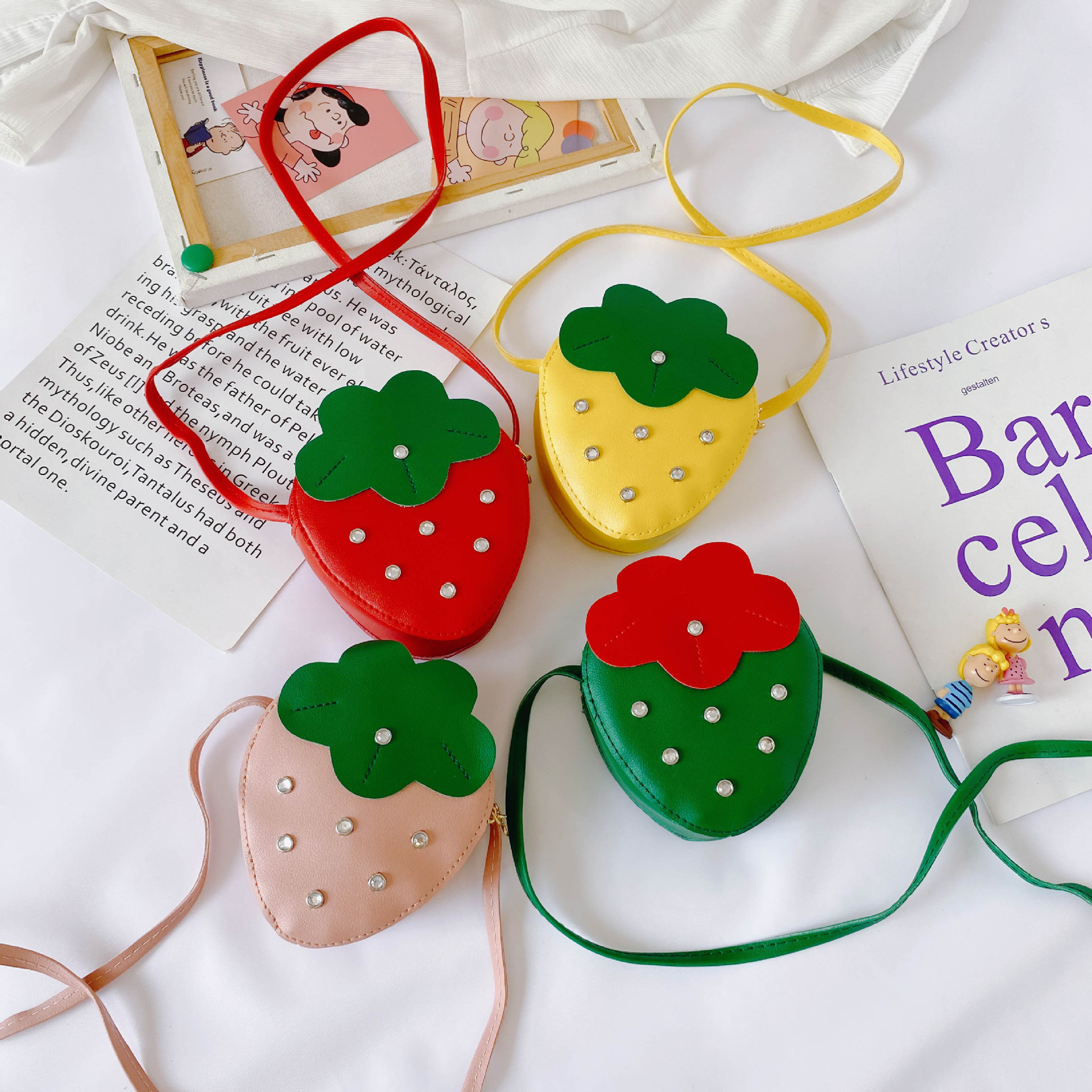 Red children's bag, fashionable single-shoulder crossbody bag for girls and babies, versatile cartoon bag, loose change strawberry small bag, new style details Picture