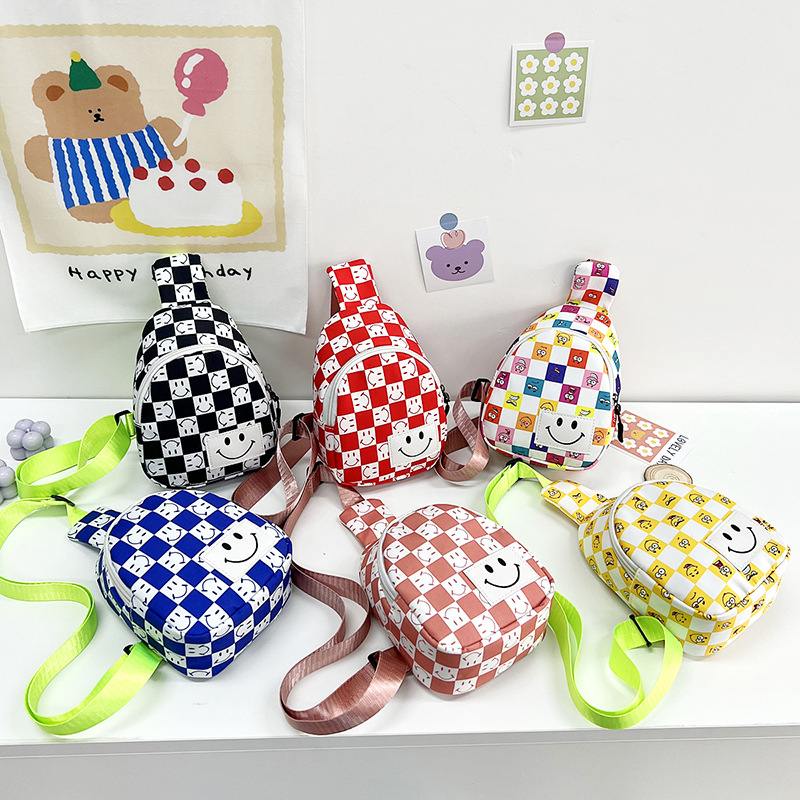 The 2022 new style of children's bags features fashionable printed crossbody small chest bags for boys and girls. The children's checkerboard pattern is lightweight and available full figure