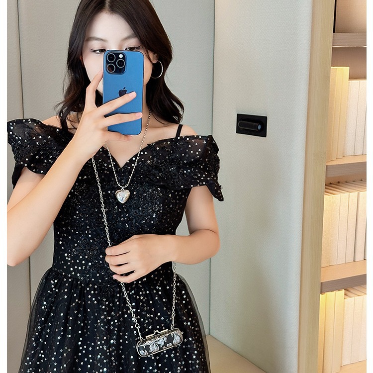 2025 New style ancient Chinese elements Hanfu crossbody, ethnic style retro mouth red envelope small bag, cheongsam bag Application Scenario