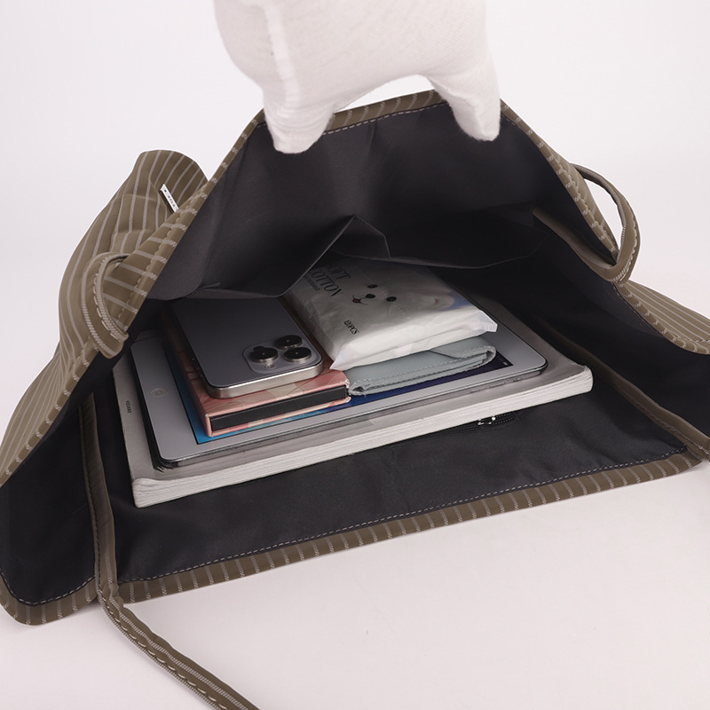 Colorful Fox's new Japanese and Korean minimalist tote bags, women's large-capacity commuter bags, single-shoulder bags and class bags Application Scenario