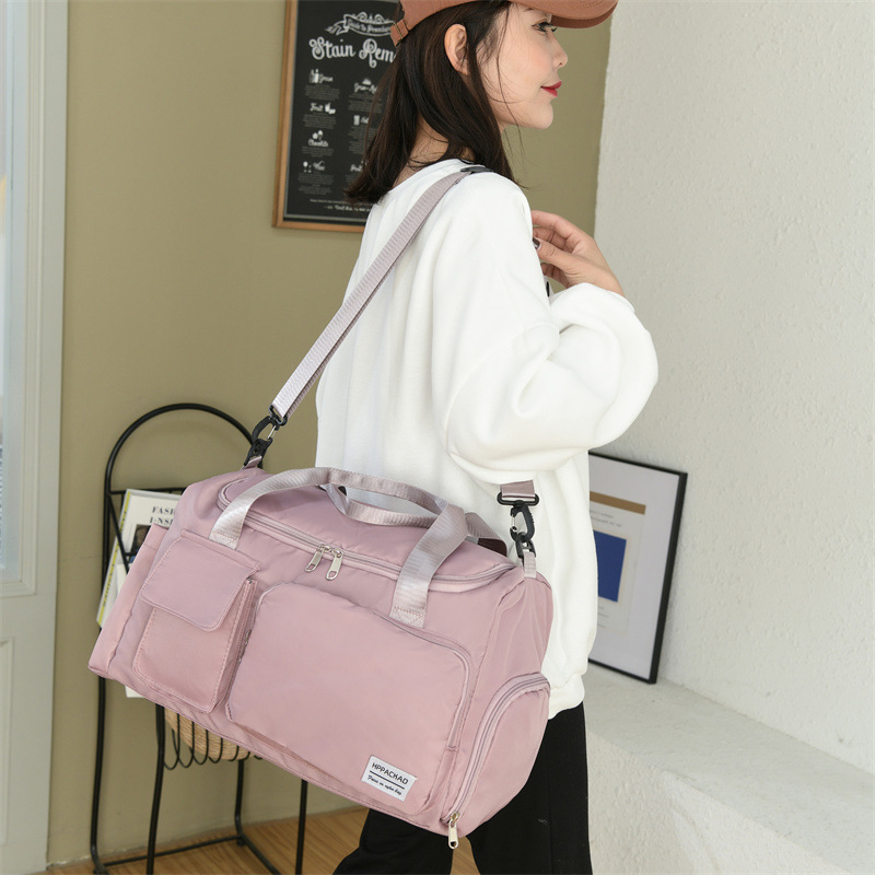 Wholesale of new casual large-capacity sports travel bags, splash-proof, fashionable and convenient single-shoulder crossbody bag Application Scenario