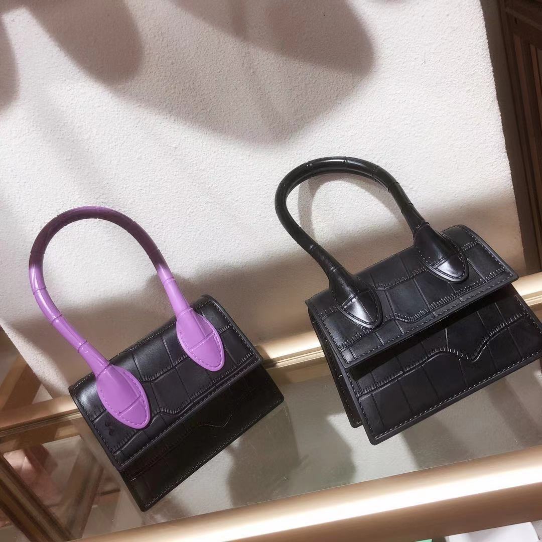 2025 New Spring/Summer cross-border wholesale mini jelly bag, color-blocking crossbody bag, simple multi-color ins hand-held small bag Application Scenario