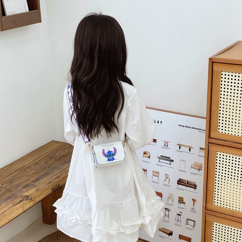 New fashionable children's single-shoulder crossbody snack bag PU cartoon cute Kuroshidi baby small bag for girls Application Scenario