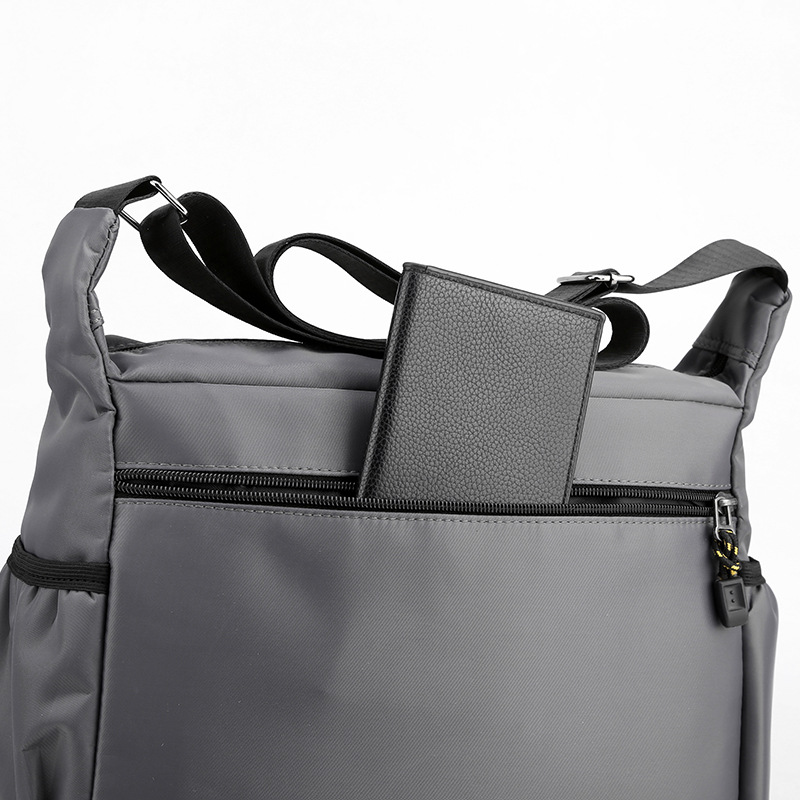 Wholesale of new men's backpacks, casual Oxford fabric single-shoulder bags, fashionable crossbody bags, large-capacity lightweight men's bags for business trips Item Picture