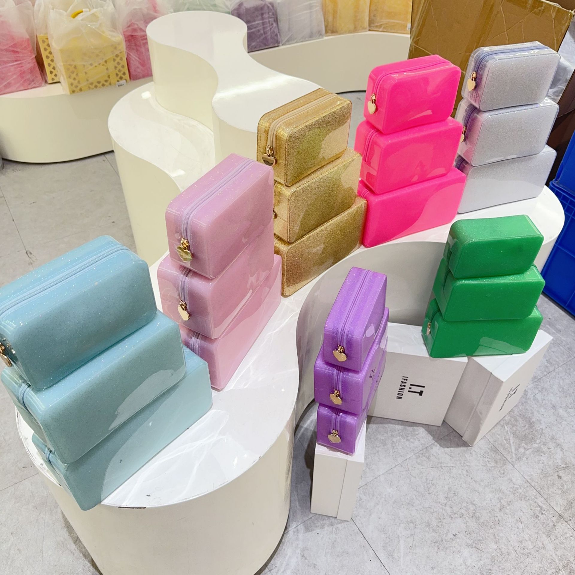 Korean-style makeup bag, hand-held small square bag, fashionable travel and outings, toiletry bag, waterproof storage bag, transparent bag full figure