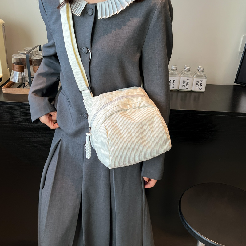 Simple and versatile underarm single-shoulder crossbody bag, cross-border new casual corduroy canvas bag, fashionable handbag wholesale Specification drawing