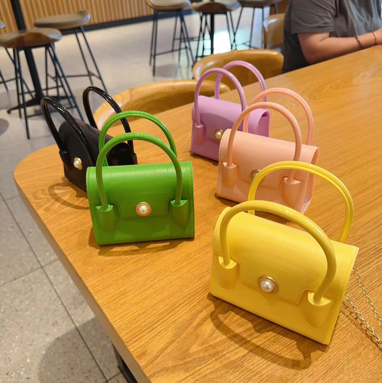The 2025 new children's bag clothing pairs well with small square bags, handbags, mini crossbody jelly bags, and single-shoulder chain women's bags full figure