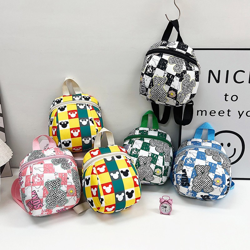 New high-appeal cartoon backpacks for children and lightweight small backpacks for primary school students are selling well in kindergartens full figure