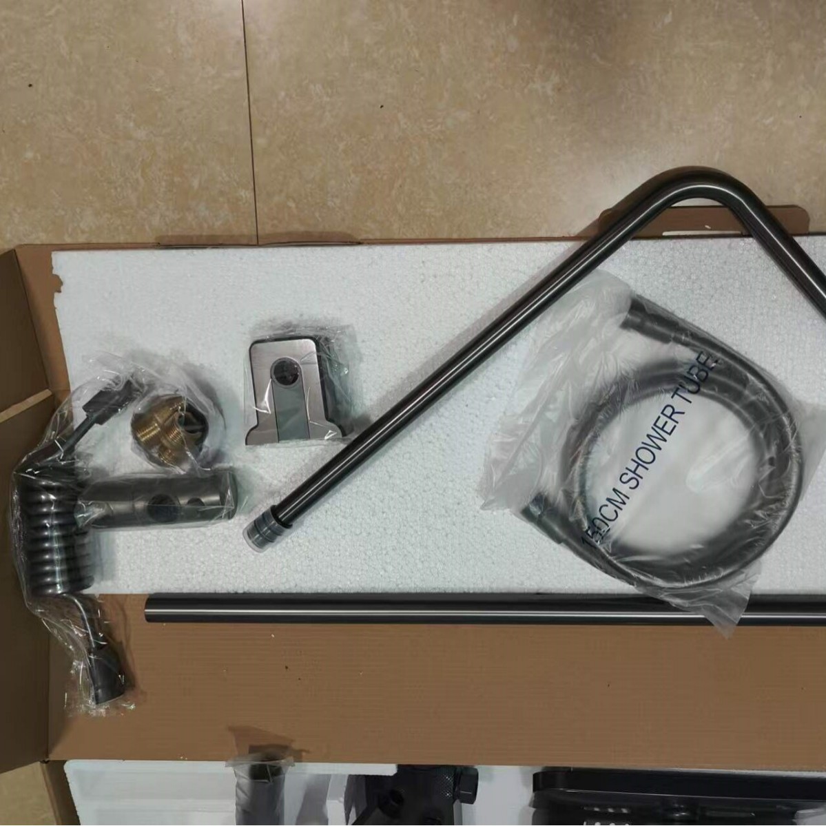 Factory price gun, grey space aluminum aircraft carrier, piano key, four-speed set, booster spray gun, engineering hotel rental room details Picture