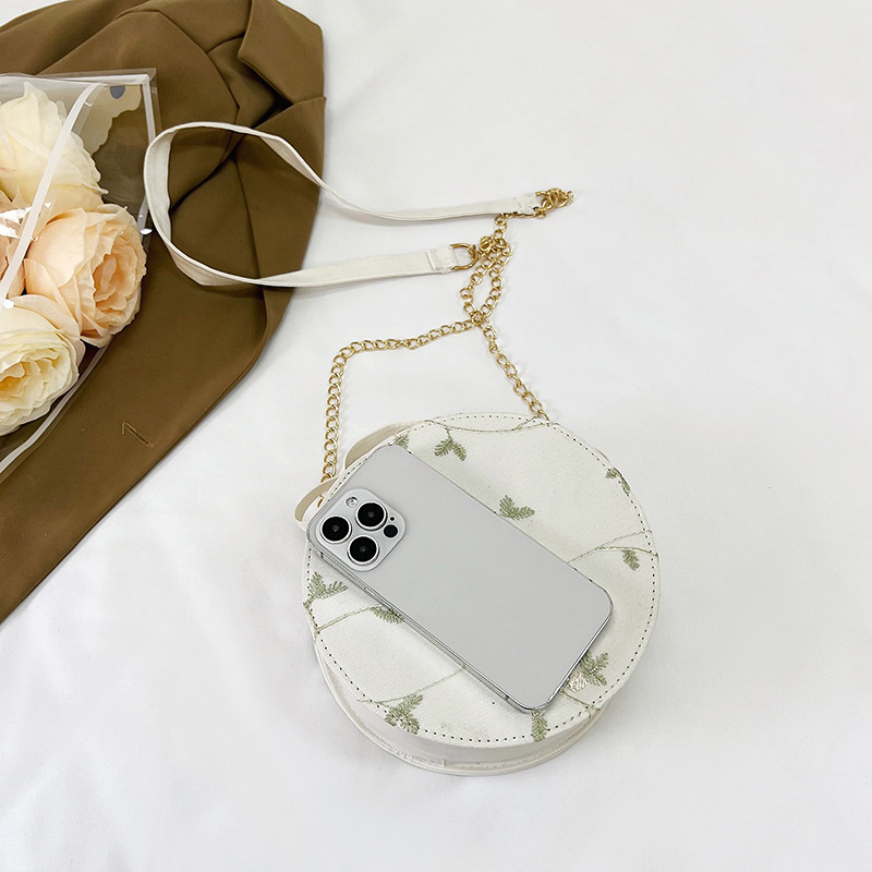 A fresh and elegant Chinese-style lady's small round bag, a new cross-border fashionable and versatile single-shoulder bag, and a Korean-style lace creative crossbody bag Application Scenario