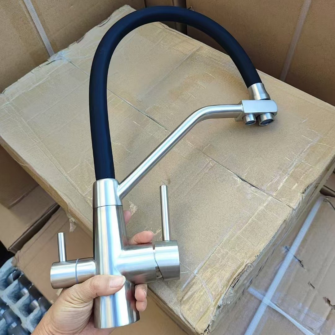 Cross-border three-in-one all-copper kitchen cold and hot dual-mode water purifier faucet gun gray direct drinking sink vegetable basin faucet Application Scenario