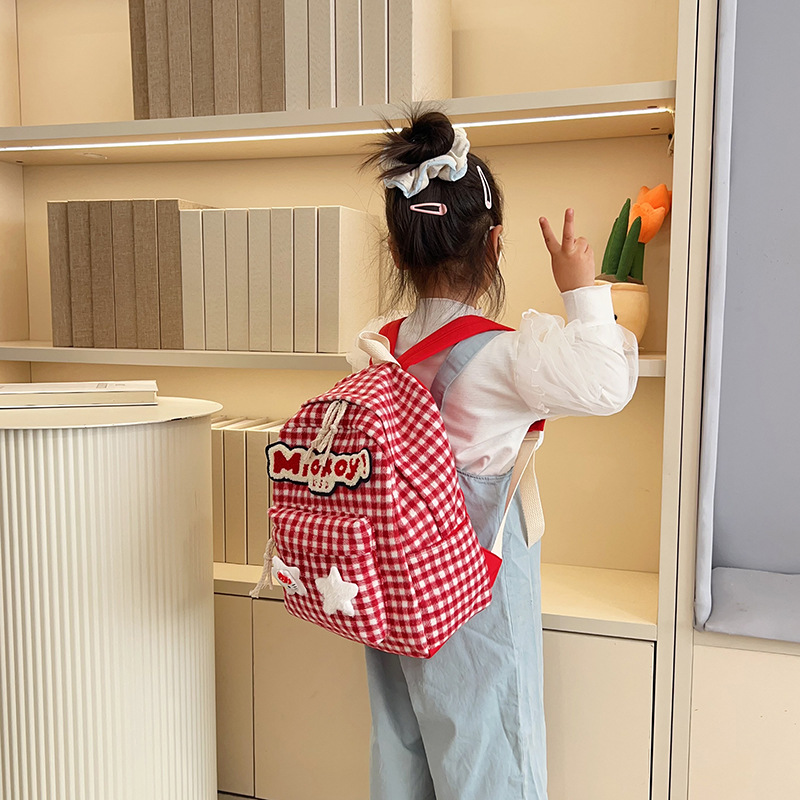 The large-capacity red woolen checkered backpack for primary and secondary school students is a unique and versatile choice. It's a trend for girls to carry backpacks during their leisure trips Specification drawing