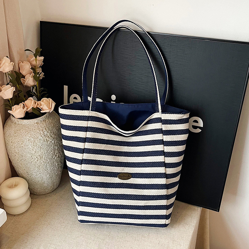 The new striped casual tote bag for cross-border foreign trade is a simple and casual shopping bag for women's elegance and a lightweight single-shoulder bag for commuting Specification drawing