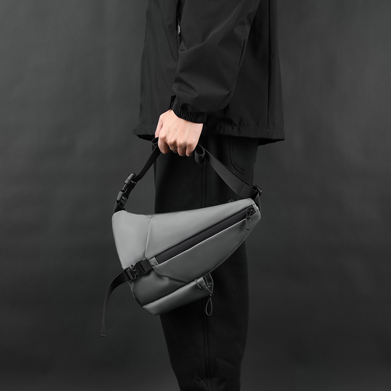WEPOWER's new men's large-capacity chest bag is a casual and fashionable water-resistant crossbody single-shoulder commuter mini backpack Specification drawing