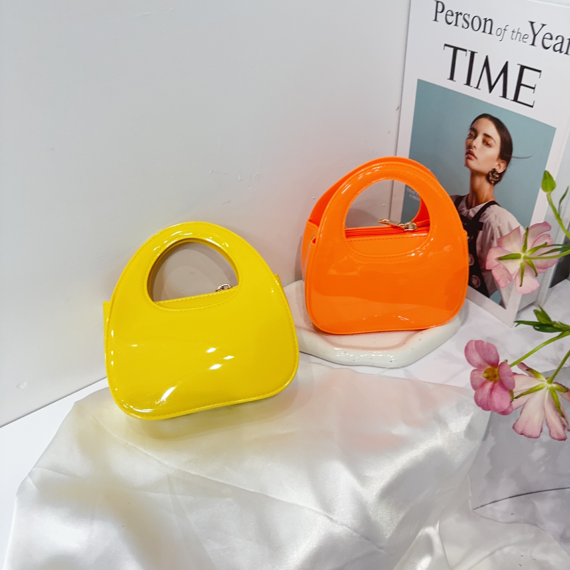 In 2025, the new cross-border best-selling jelly bag, hand-held bill of lading, shoulder diagonal cross, children's PVC bag, coin purse, children's bag Application Scenario