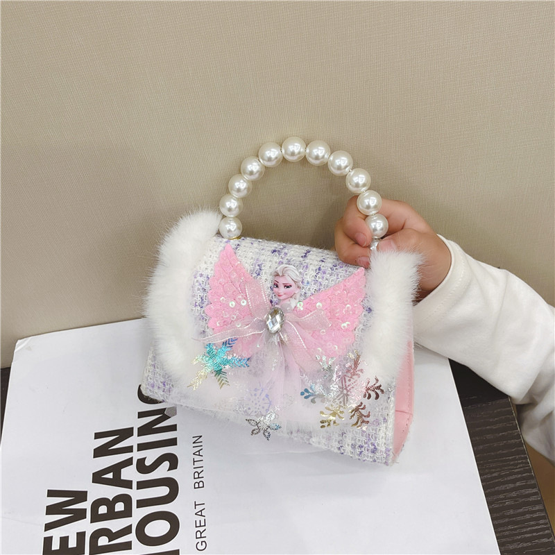 The Korean version of Elsa children's bags, small chanel-style accessories, pearl handbags, and the popular momo single-shoulder crossbody rabbit small bag details Picture