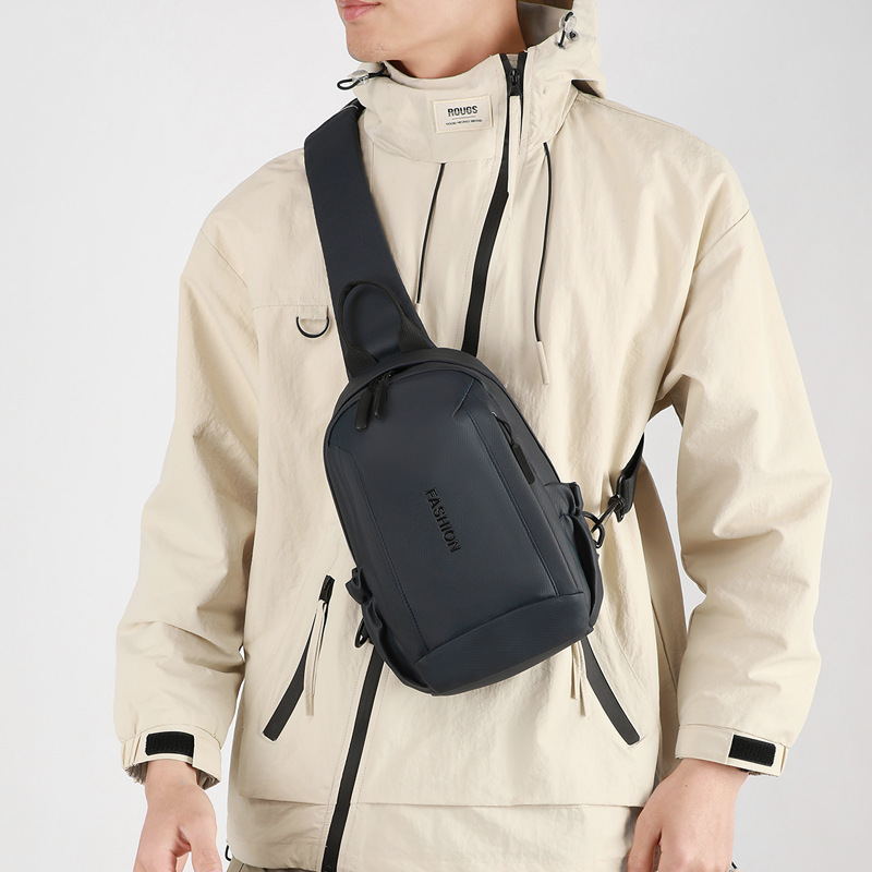 New men's chest bag, trendy crossbody bag, business travel, leather waterproof men's bag, fashionable, lightweight and versatile single-shoulder bag Application Scenario