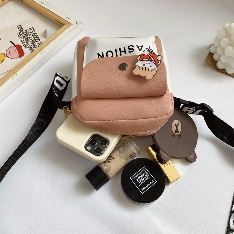 Wholesale of new Korean-style small square bags, cute single-shoulder bags for export, wide-shoulder crossbody bags, cosmetic bags, mobile phone bags and women's bags Application Scenario
