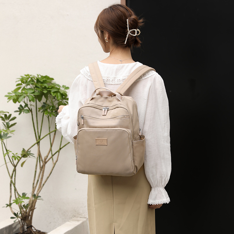 Customized LOGO backpacks for women, large-capacity outdoor travel backpacks, water-resistant, simple nylon student schoolbags Application Scenario