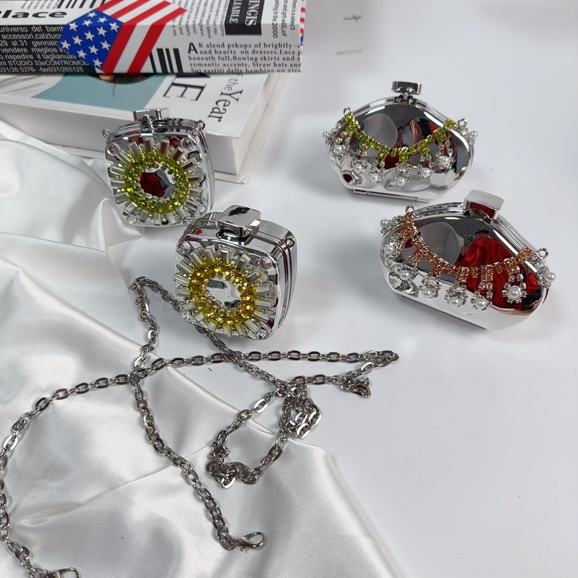 2025 Personalized mini iron box mouth red envelope diamond-encrusted fashionable single-shoulder crossbody chain box ladies' bag Headphone case full figure