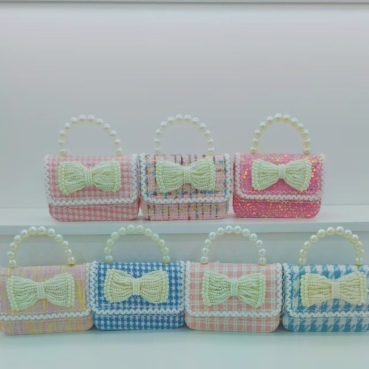 Pearl handbag, bow princess bag, little girl shoulder bag, fashionable crossbody bag, chain bag, little perfume children's bag details Picture