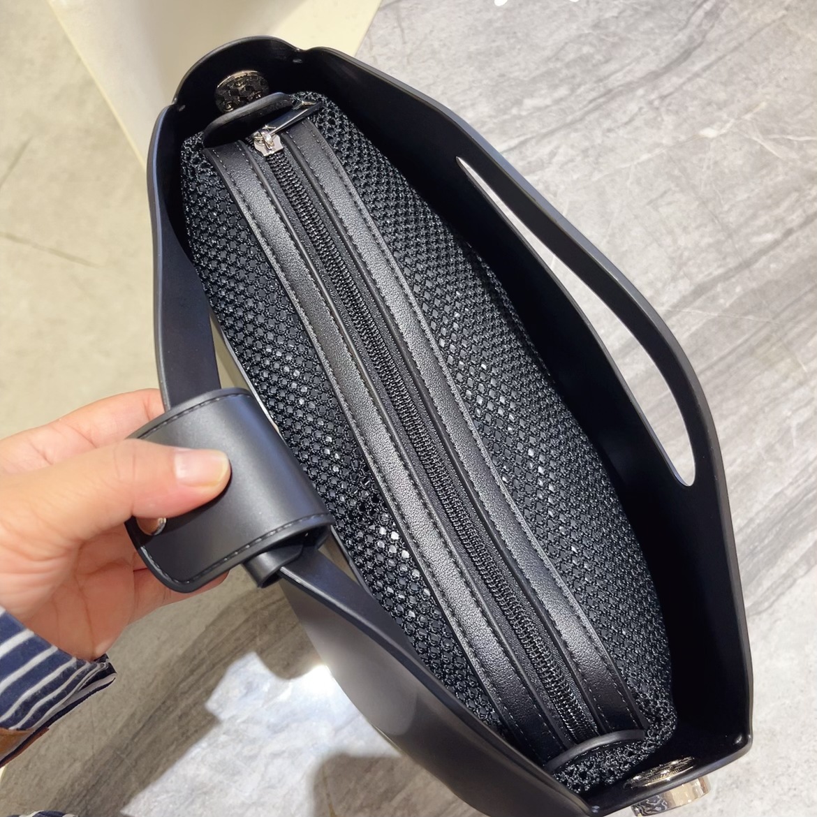 New Spring 2025 fashionable handbag for women, jelly buns, mother bag, European and American style wide shoulder strap crossbody Application Scenario