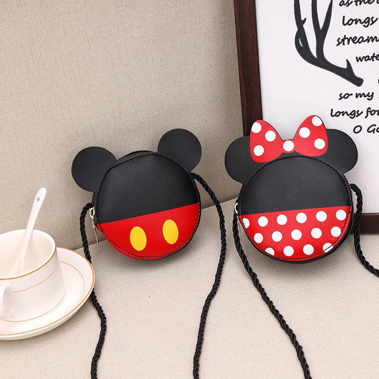 A new children's coin purse with cartoon color contrast PU mini small bag, a fashionable and stylish single-shoulder crossbody cheap small bag full figure