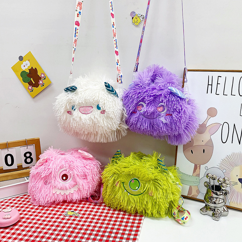 Cute plush handbag 2023 new style cartoon dog multi-color furry small shoulder bag, claw machine doll bag full figure