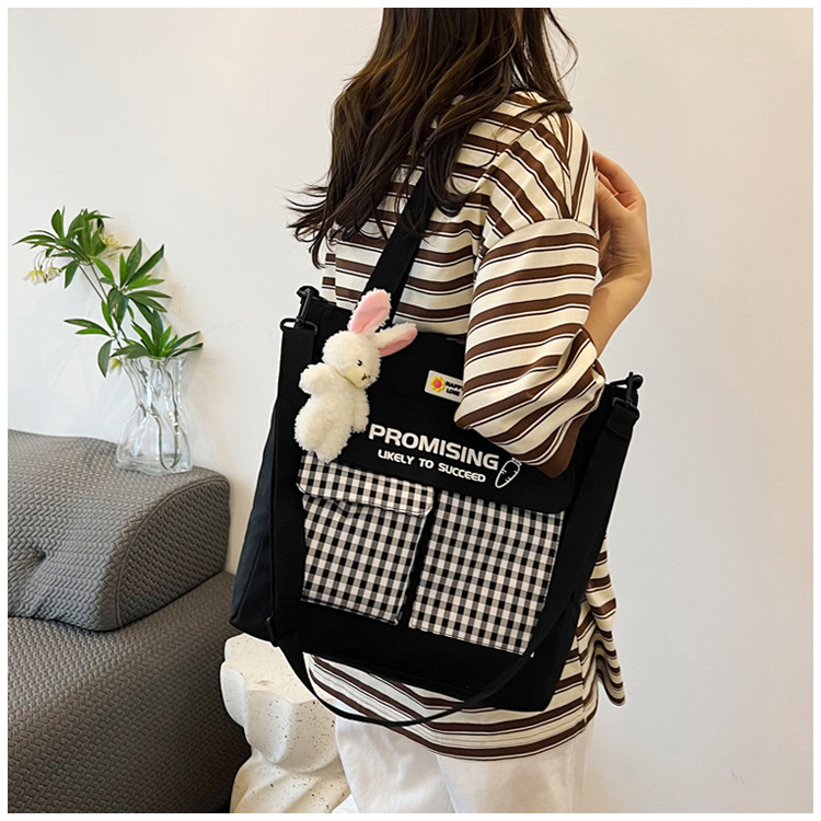 The new Korean-style cute nylon bag for class tutoring is a versatile checkered single-shoulder bag that is selling well (with a bear) Specification drawing