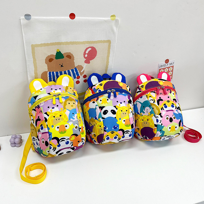 Wholesale schoolbags for boys and girls in kindergartens, cartoon anti-wandering ropes, children's backpacks, and trendy casual bags for children aged 2 to 6 full figure
