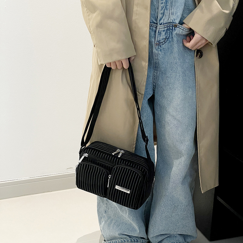 Colorful Fox's original new water-resistant camera bag, crossbody bag, ins striped single-shoulder bag for both men and women Specification drawing