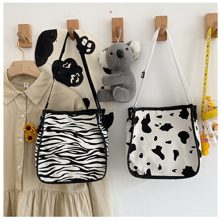 A cute hand-held canvas bag, a new trendy lady's cow pattern Japanese-style small square bag, a Haraju-style striped single-shoulder crossbody bag full figure